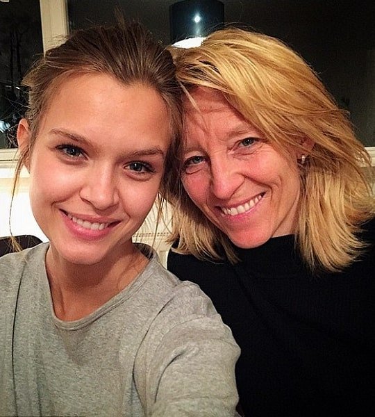 josephine skriver mother