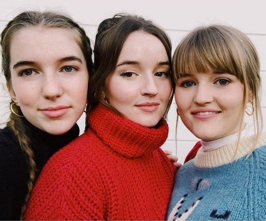 kaitlyn dever sisters