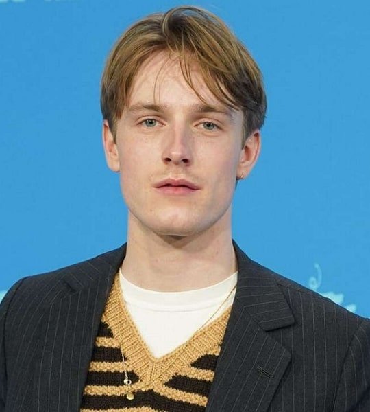 Louis Hofmann: Age, Net Worth, Girlfriend, Parents, Height 2024 |Wiki