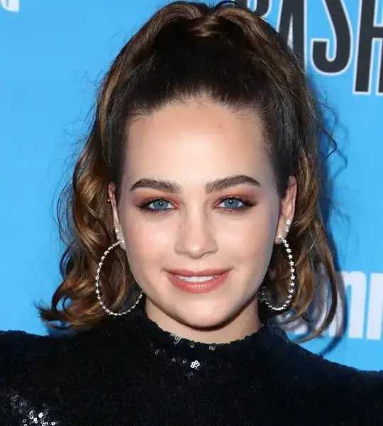 Mary Mouser Age, Net Worth, Boyfriend, Parents, and Height 2024