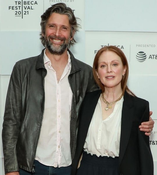 julianne moore husband