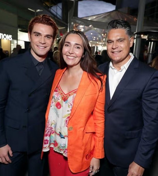 kj apa parents