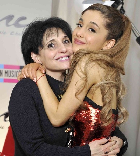 ariana grande mother