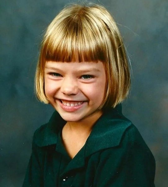 margot robbie childhood photo