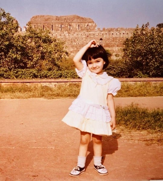 kriti sanon childhood photo