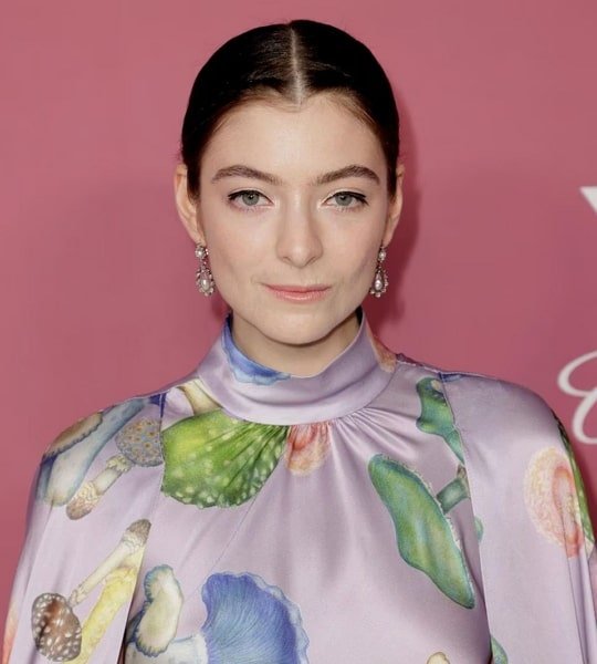 Lorde Age, Net Worth, Boyfriend, Parents, Height 2024 Biography